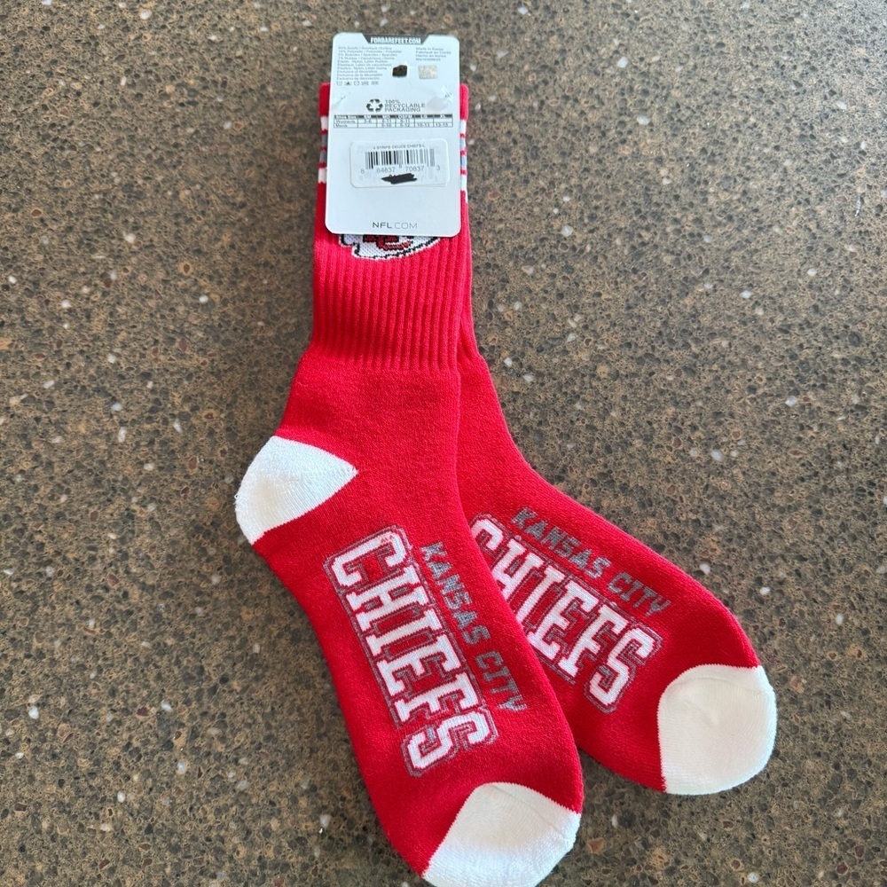 NEW Kansas City Chiefs For Bare Feet 4-Stripe Deuce Performance Crew Socks - Picture 9 of 10